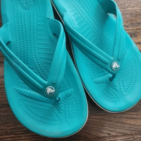 Unisex Croc Flipflops - Green - Size Men's 5 Women's  7 - Picture 2 of 7